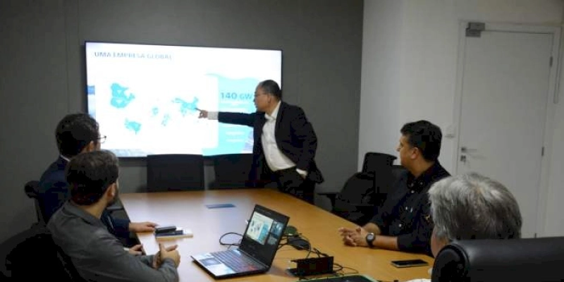 João Azevêdo discute com grupo chinês sobre implantação do Complexo Eólico Serra da Palmeira na Paraíba