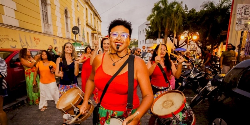 Atividades circenses e cortejo das Calungas movimentam o Centro Histórico