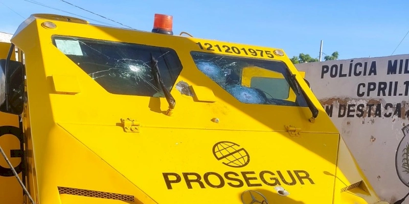 Quadrilha fortemente armada tenta assaltar carro-forte na cidade de Paulista