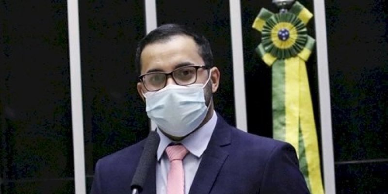 47,9 milhões de domicílios têm cães ou gatos; projeto estabelece funcionamento de hospital público veterinário nos estados