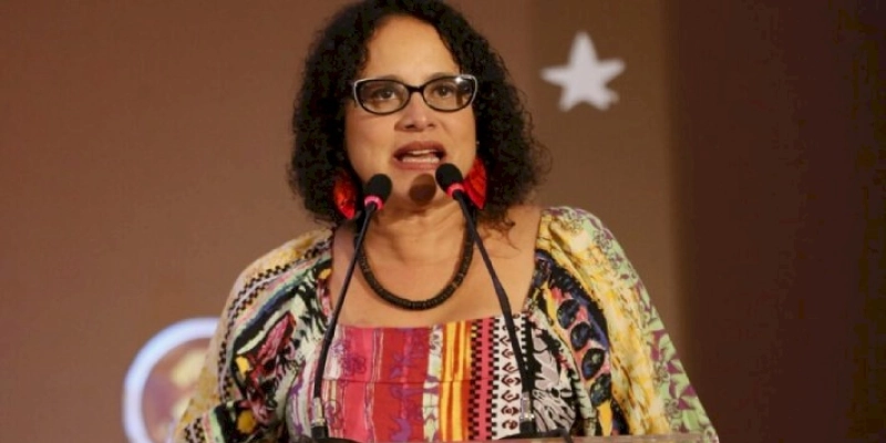 Luciana Santos, futura ministra da Ciência do Governo Lula, foi condenada por improbidade 