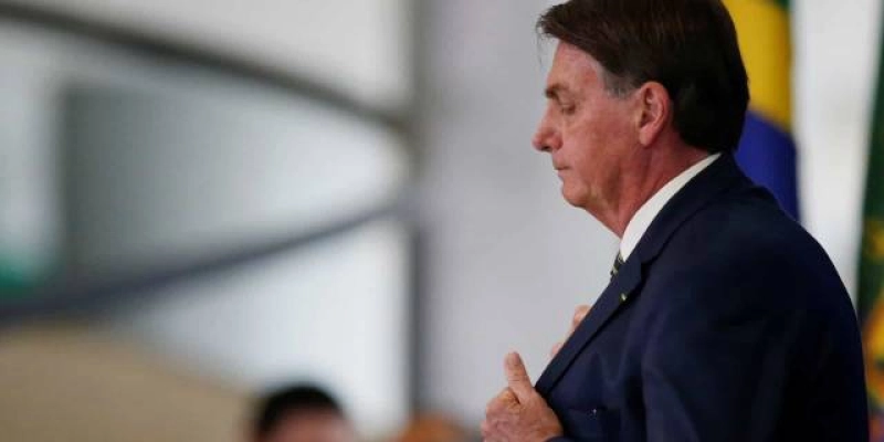 Após divulgação, Bolsonaro publica trecho de lei de abuso