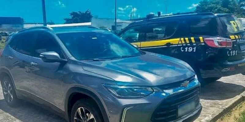 PRF, neste fim de semana, recuperou um veículo e prendeu um foragido da justiça na PB