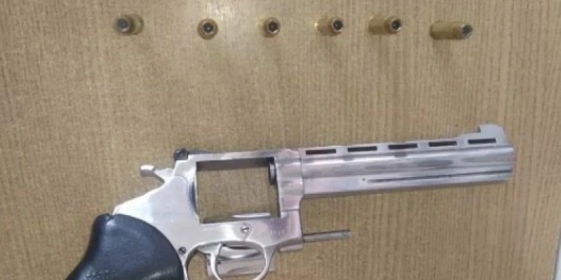 Polícia militar realiza apreensão de arma de fogo após denúncia de direção perigosa; entenda 