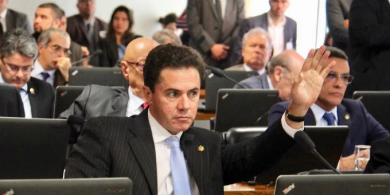 Projeto de Veneziano que muda as atribuições do vice-presidente da República é aprovado na CCJ e segue para Plenário
