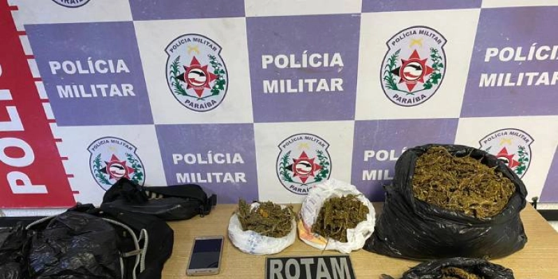 Jovem suspeito de tráfico de drogas é preso pela Polícia Militar na noite dessa quinta