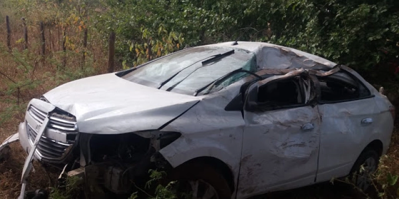 Carro capota com Ex-candidata a Prefeita no Sertão da Paraíba