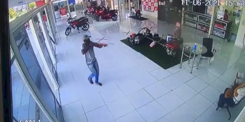 Policial a paisana frustra assalto em Concessionária, na cidade de Sousa