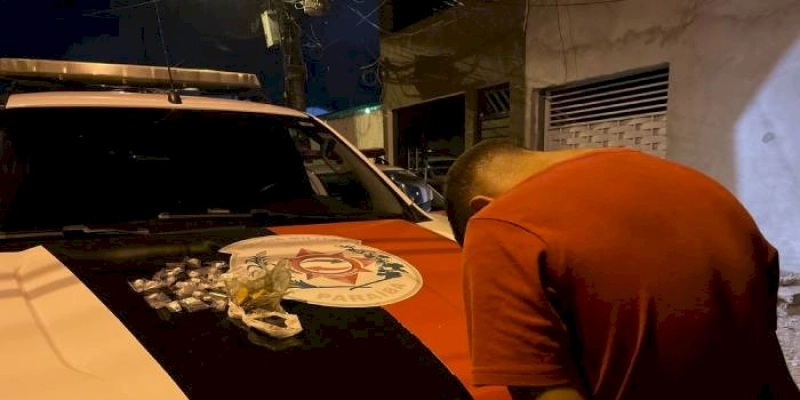 Polícia cumpre mandados e prende suspeito de tráfico de drogas nesta sexta