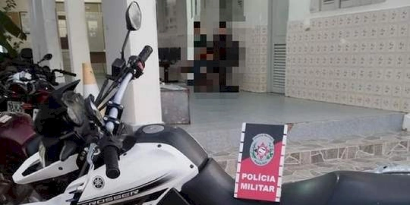 Polícia Militar conduz suspeito de adulteração e clonagem veicular à Delegacia de Polícia Civil de Pombal