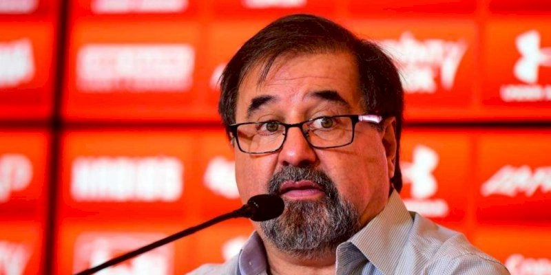 Marco Aurélio Cunha vê São Paulo atrasado e se irrita com 