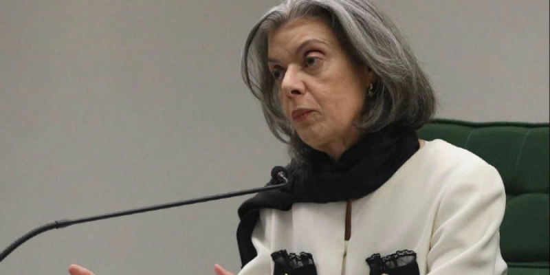 Ministra do STF responde a preso durante visita a penitenciária