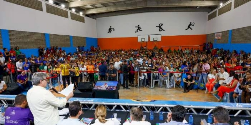 João Azevêdo participa de plenária do ODE em Pedras de Fogo, entrega benefícios e anuncia novas ações para a região
