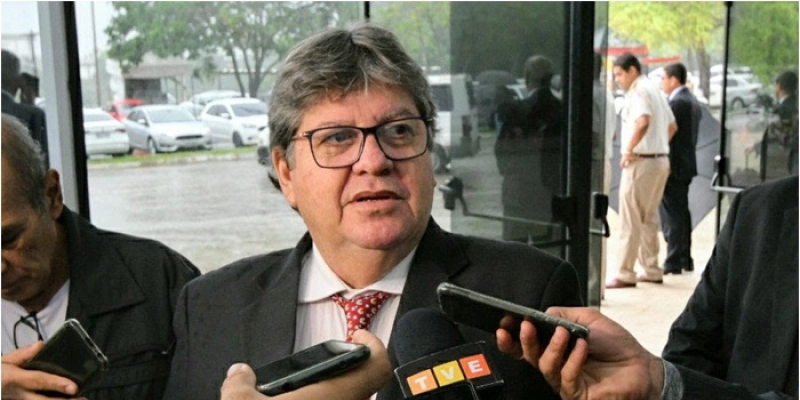 Governo reúne órgãos e secretarias para combater manchas de óleo nas praias