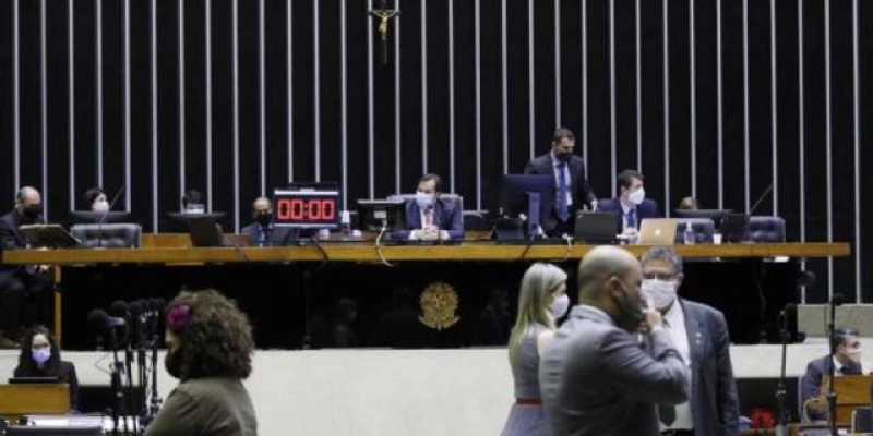 Deputados aprovam MP que permite redução de jornada e de salário durante pandemia; texto segue para o Senado