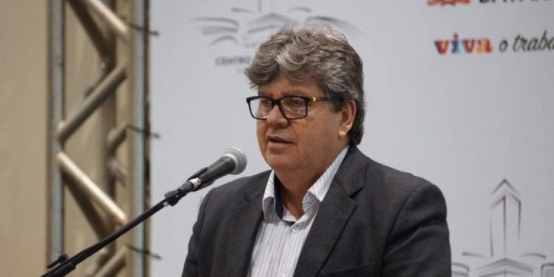 Governador anuncia ampliação do programa "Se Liga no Enem" 