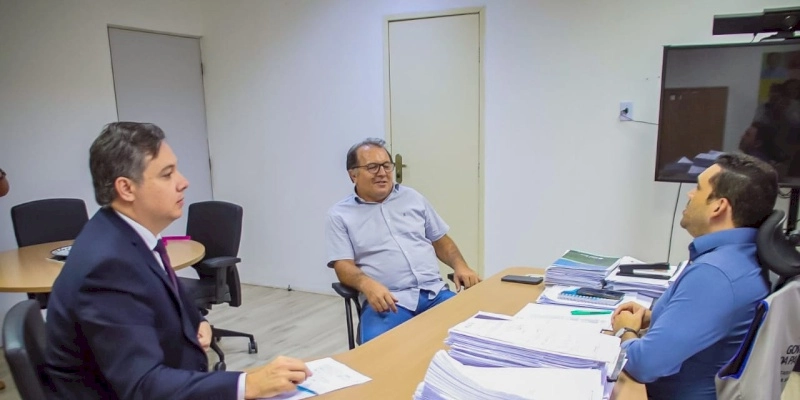 Deputado Júnior Araújo se reúne com prefeitos João Cleber e Ceninha Lucena em busca de ações para municípios na área de saúde 