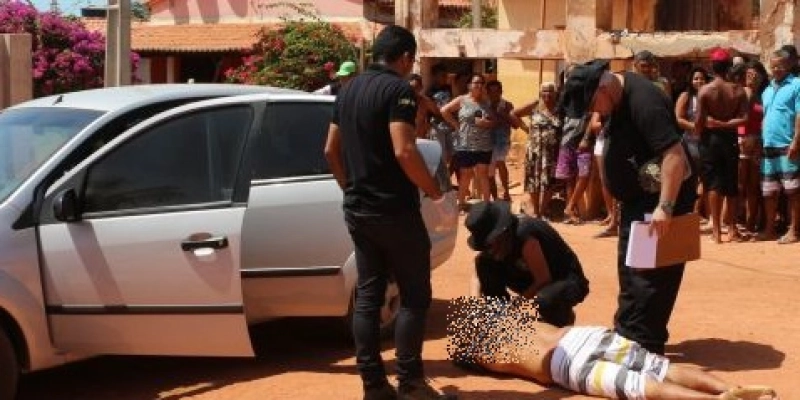 Quatro pessoas são baleadas dentro de um carro em Areia Branca-RN, e três morrem