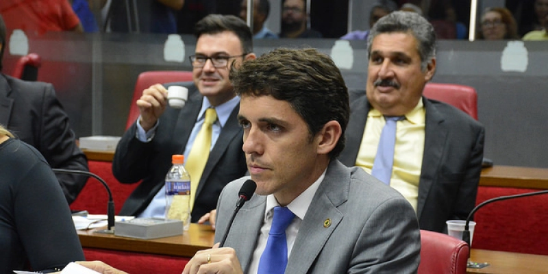 Deputado defende política dos combustíveis biorenováveis e cobra redução do ICMS da gasolina