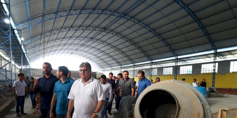 Azevêdo visita obra da quadra poliesportiva em Junco do Seridó e destaca investimentos na educação 