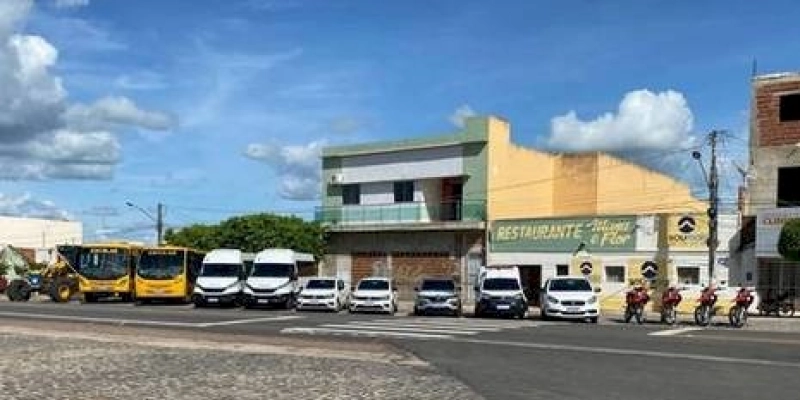 Preto do Aguiar manda lavar, higienizar e trocar o óleo de todos os veículos conseguidos na gestão do prefeito Lucas Braga