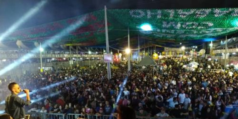 No São João de Sousa, multidão comparece aos shows de Assisão, Jonas Esticado, Alejandro Santos e Felipe Grilo
