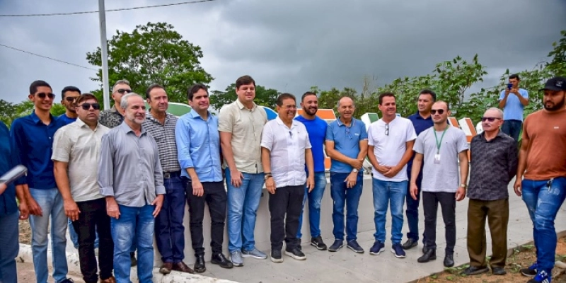 Deputados inspecionam obras da Adutora do Pajeú em Teixeira