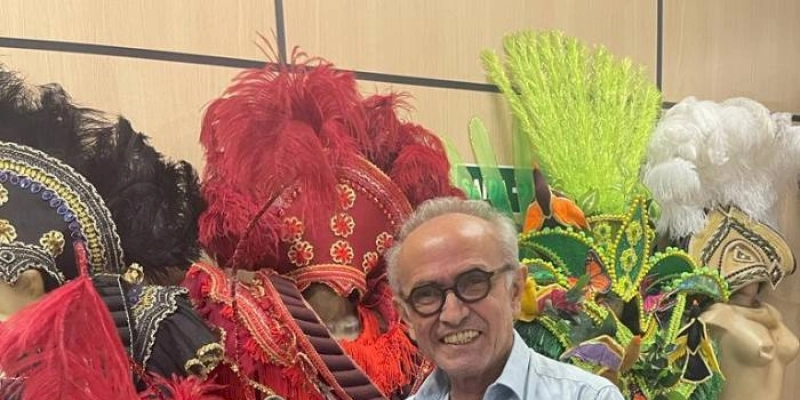 Cícero Lucena visita barracão da Dragões da Real e confere a valorização da cultura paraibana