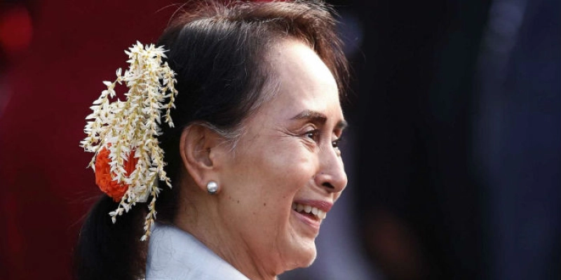 Casa de líder de Myanmar é atacada com bomba
