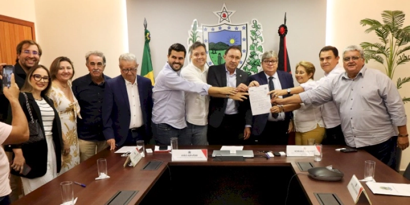 João Azevêdo autoriza investimentos de R$ 86 milhões em obras de infraestrutura rodoviária