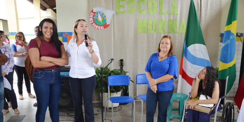 Socorro Antunes Gerente da 10ª Regional de Ensino participa da solenidade da abertura  do ano Letivo em Sousa; Imagem 