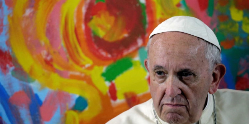 Papa receberá Macron no Vaticano para discutir imigração
