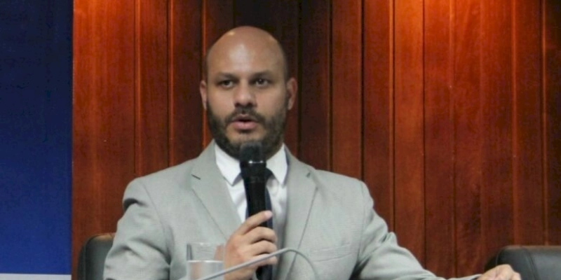 Presidente do INSS é afastado após polêmica sobre farras de passagens aéreas