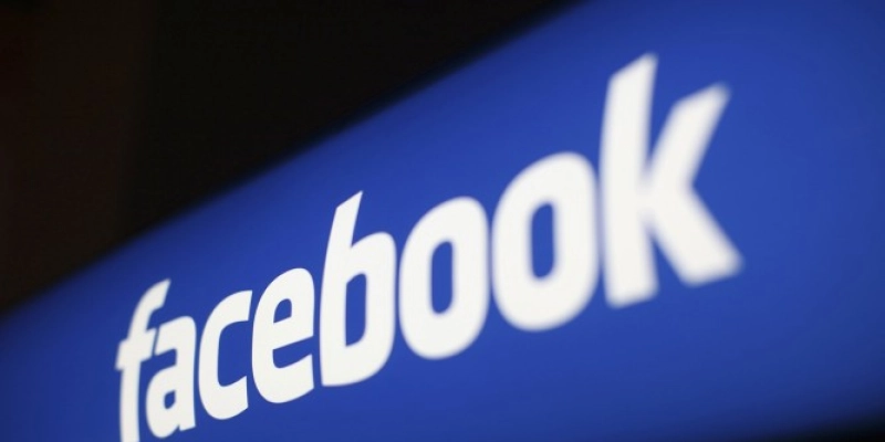 Facebook bane extremistas de suas redes sociais