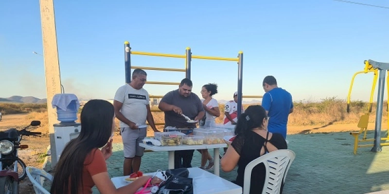 Secretarias de Esporte e Saúde de Sousa realizam ação para os adeptos de caminhada na Avenida Chico de Caio