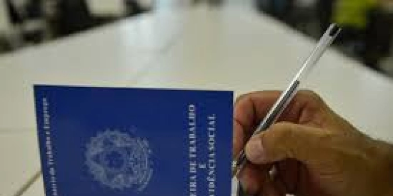 Reforma trabalhista afronta a Constituição, diz ministro; Veja