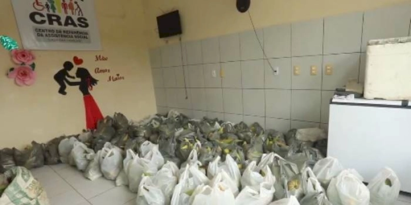 Prefeitura de Coremas em parceria com o governo do estado distribuiu alimentos às famílias carentes