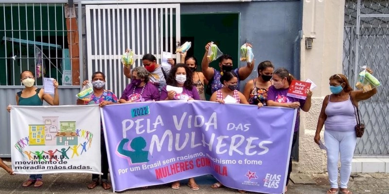  Mulheres do PT realizam campanha pela garantia da dignidade menstrual
