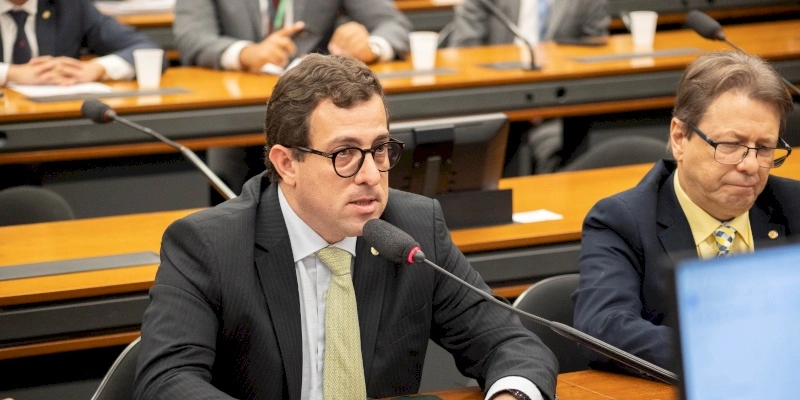 Gervásio participa de Cúpula Mundial sobre inteligência artificial e futuro da democracia