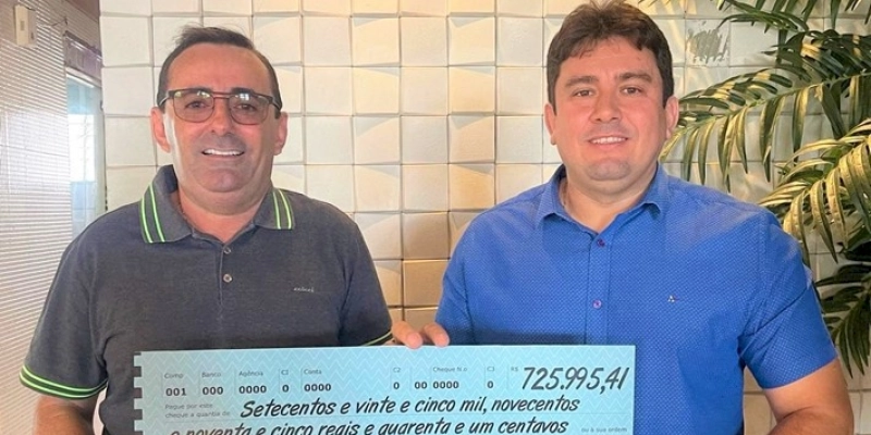 Presidente da Câmara de Sousa devolve ao Município, R$ 725 mil; Cheque foi entregue ao Chefe de Gabinete 