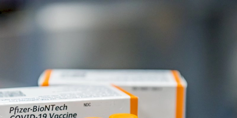Novo carregamento da vacina pediátrica da Pfizer chega ao Brasil
