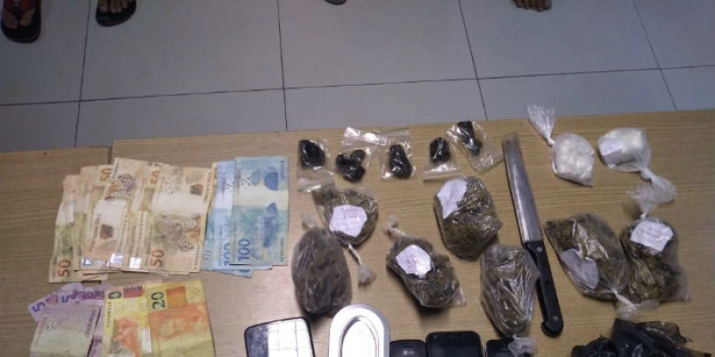 Polícia aprende drogas de quatro tipos com suspeitos de tráfico na Paraíba