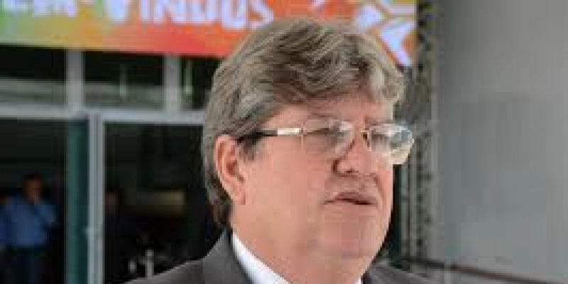 João Azevêdo assina Medidas Provisórias que fundem órgãos do Estado e promovem economia de R$ 26 milhões