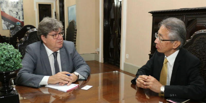 João Azevêdo apresenta potencialidades da Paraíba ao cônsul-geral do Japão no Nordeste