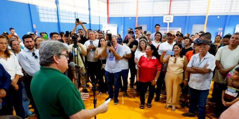 João Azevêdo inaugura escola em Itatuba e visita obras de segurança hídrica e de habitação em Ingá 