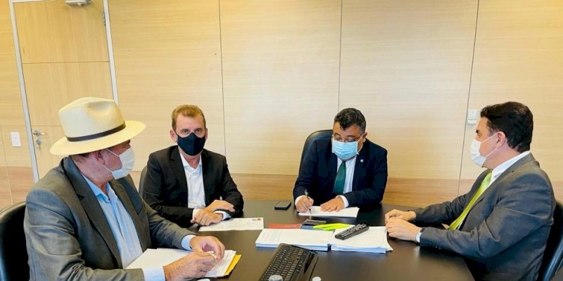 Wilson Santiago discute situação das obras da Transposição; equipe do Ministério visitará a Paraíba ainda este mês