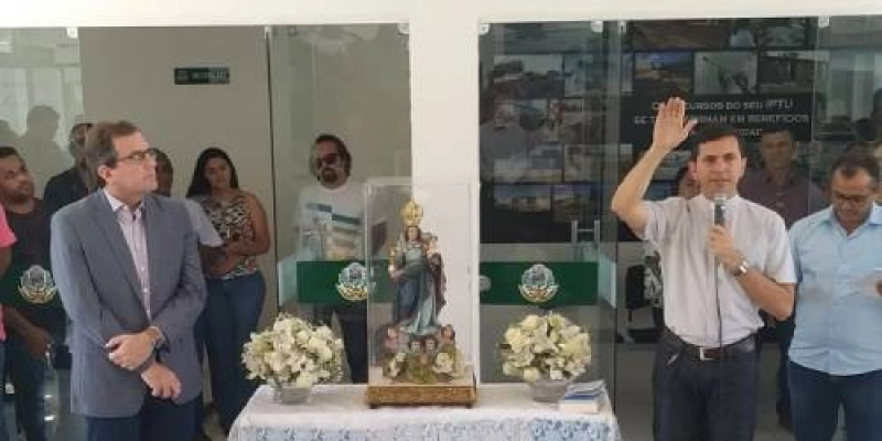 Prefeitura de Sousa recebe imagem peregrina de Nossa Senhora dos Remédios com a benção para todos os servidores