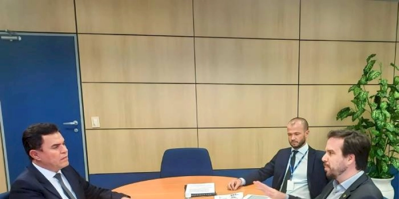 Wilson Santiago vai à Anatel e reivindica sinal de telefonia móvel para o Distrito de Barreiras, em Caraúbas