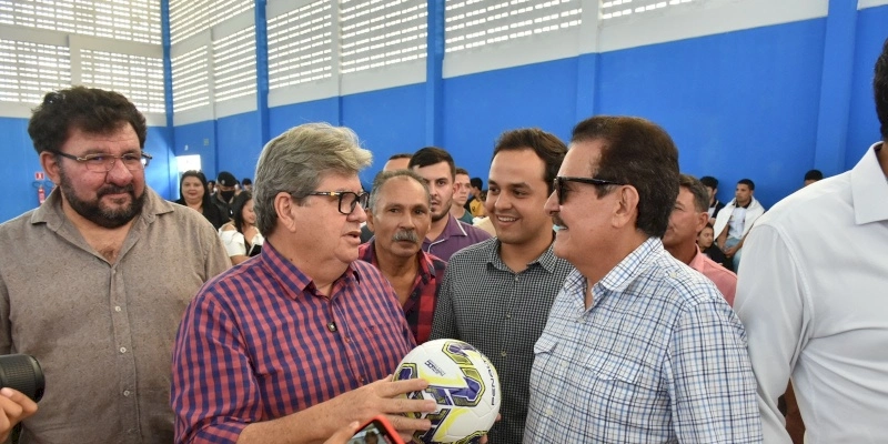 Governador entrega ginásio de escola estadual integral e técnica em Bananeiras