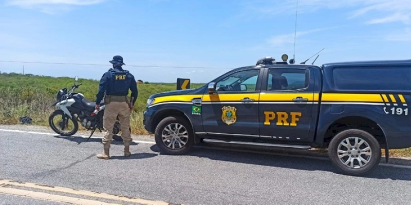 PRF recupera motocicleta furtada que circulava com placa clonada no Sertão da Paraíba